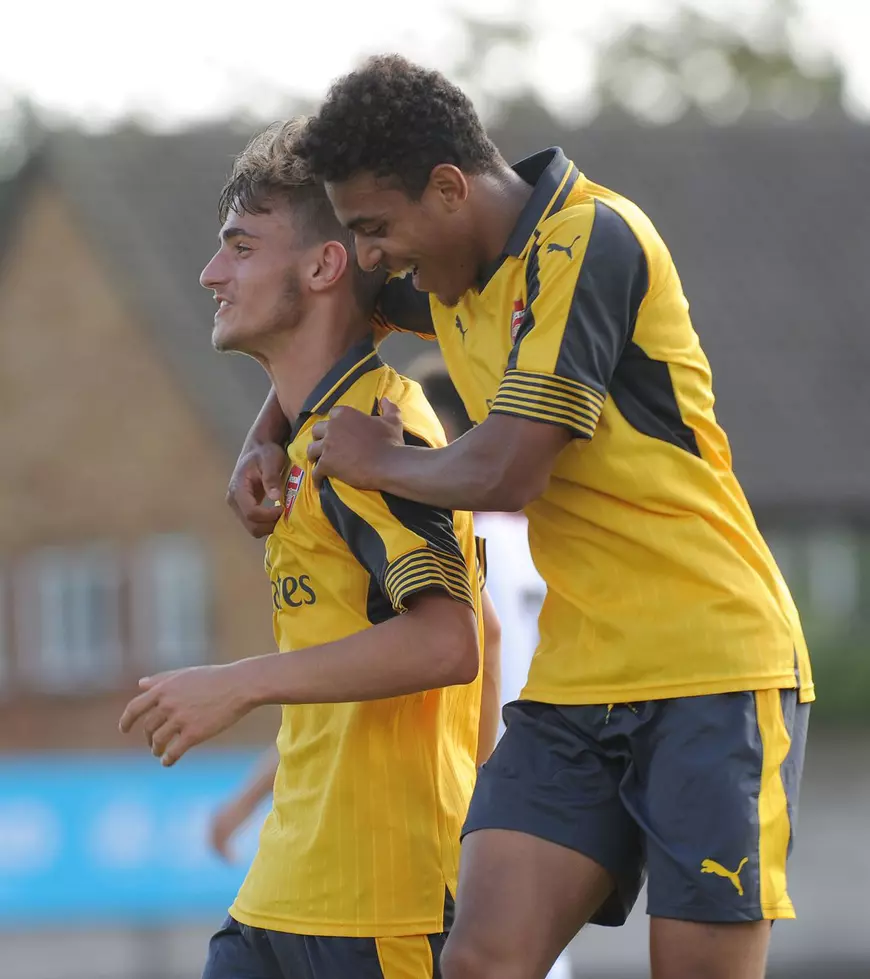 Vlad Dragomireste felicitat de colegi pentru golul din partida cu Basel