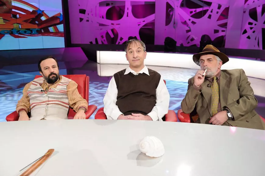 Ioan Gyuri pascu și Cristian Grețcu, într-o scenetă cu grupul Divertis