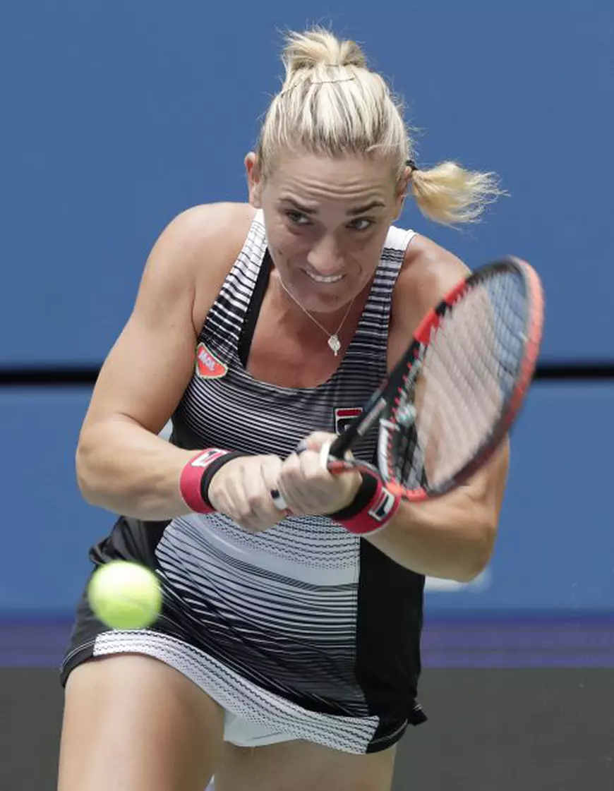 Timea Babos, în timpul meciului cu Simona Halep de la US Open 2016. (FOTO: EPA)