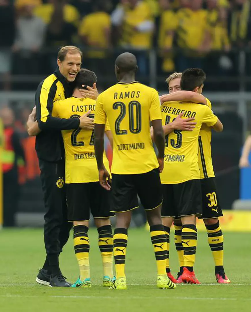 epa05544701 Dortmund's coach Thomas Tuchel (L-R), Gonzalo Castro, Adrian Ramos, Raphael Guerreiro and Felix Passlack celebrate the 6-0 victory at the German Bundesliga soccer match between Borussia Dortmund and Darmstadt 98 in Signal Iduna Park in Dortmund, Germany, 17 September 2016. (EMBARGO CONDITIONS - ATTENTION - Due to the accreditation guidelines, the DFL only permits the publication and utilisation of up to 15 pictures per match on the internet and in online media during the match) EPA/INA FASSBENDER