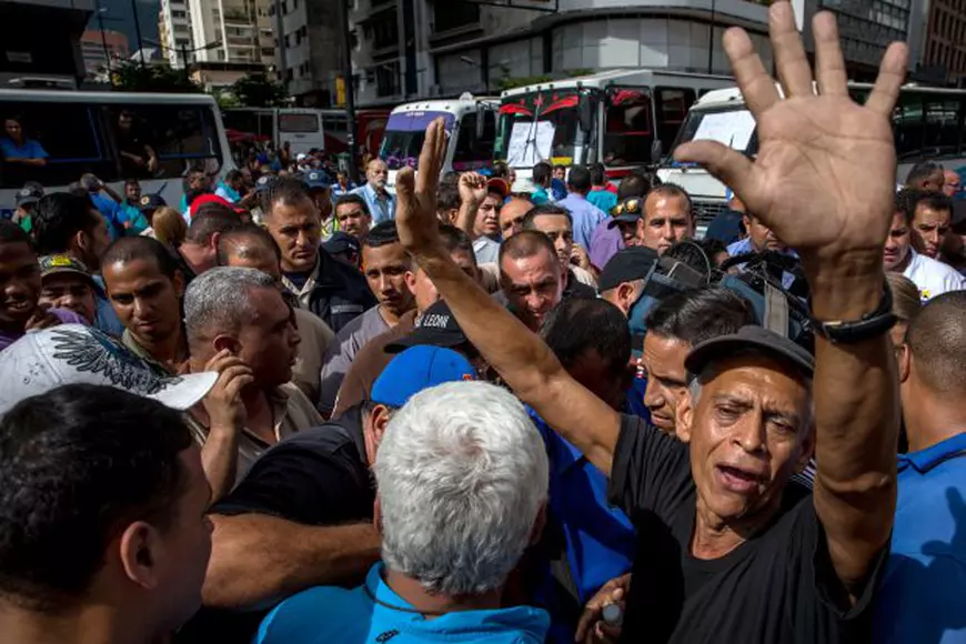 Protest în Caracas, Venezuela, autobuze - EPA