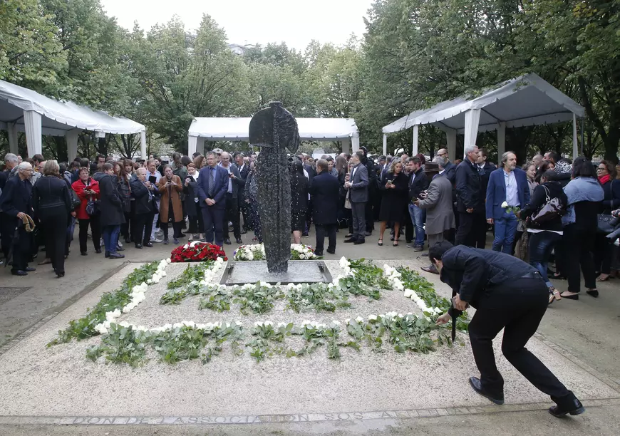 Ceremony to pay tribute to victims of terrorist attacks in France
