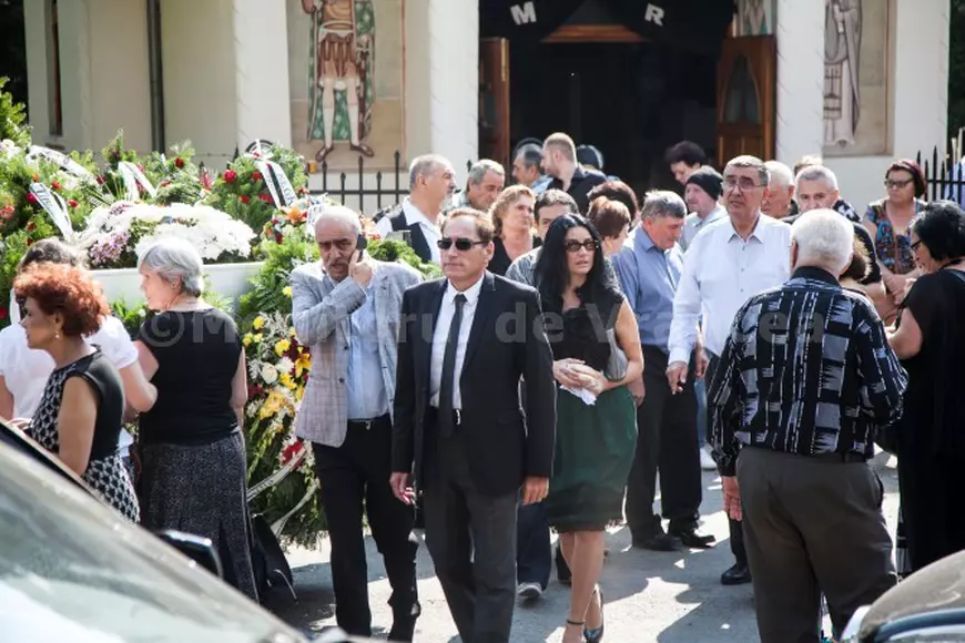 petre roman inmormantare