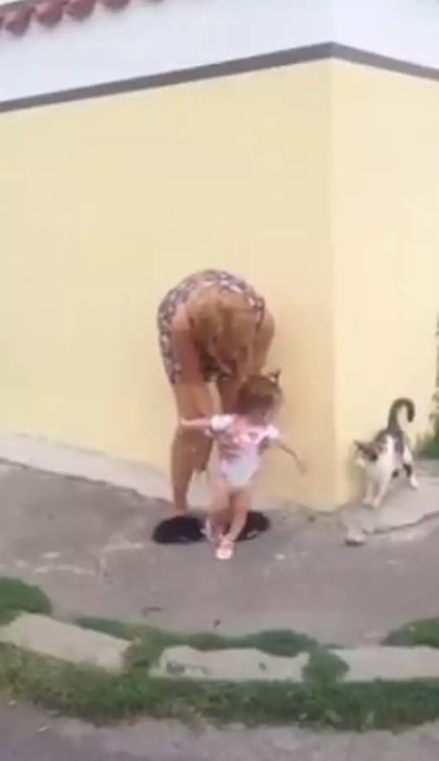 Sânziana Buruiană și fetița ei, Izabela