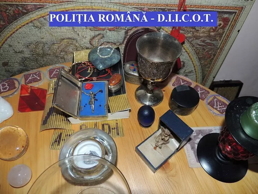 Tinerele, transformate în sclave pentru maestrul spiritual