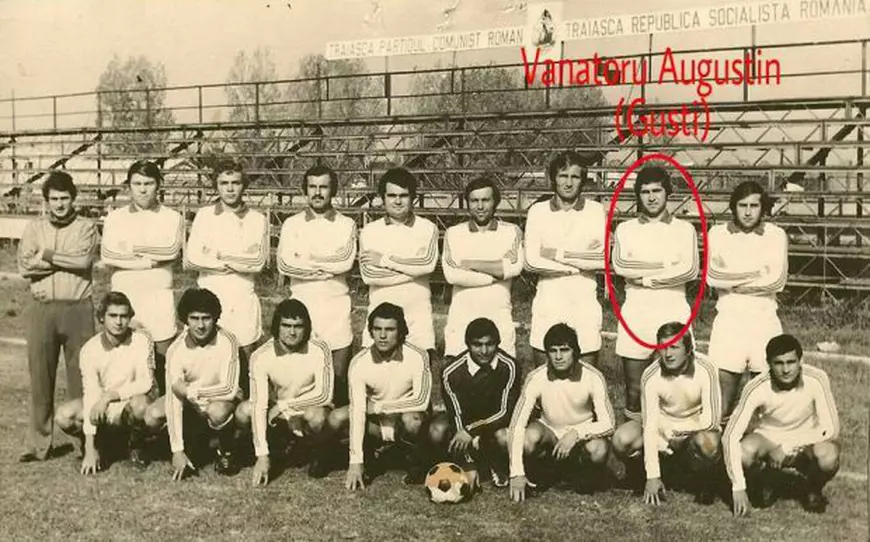 Augustin Vânătoru (încercuit) a fost unul dintre cei mai buni jucători din Oltenița