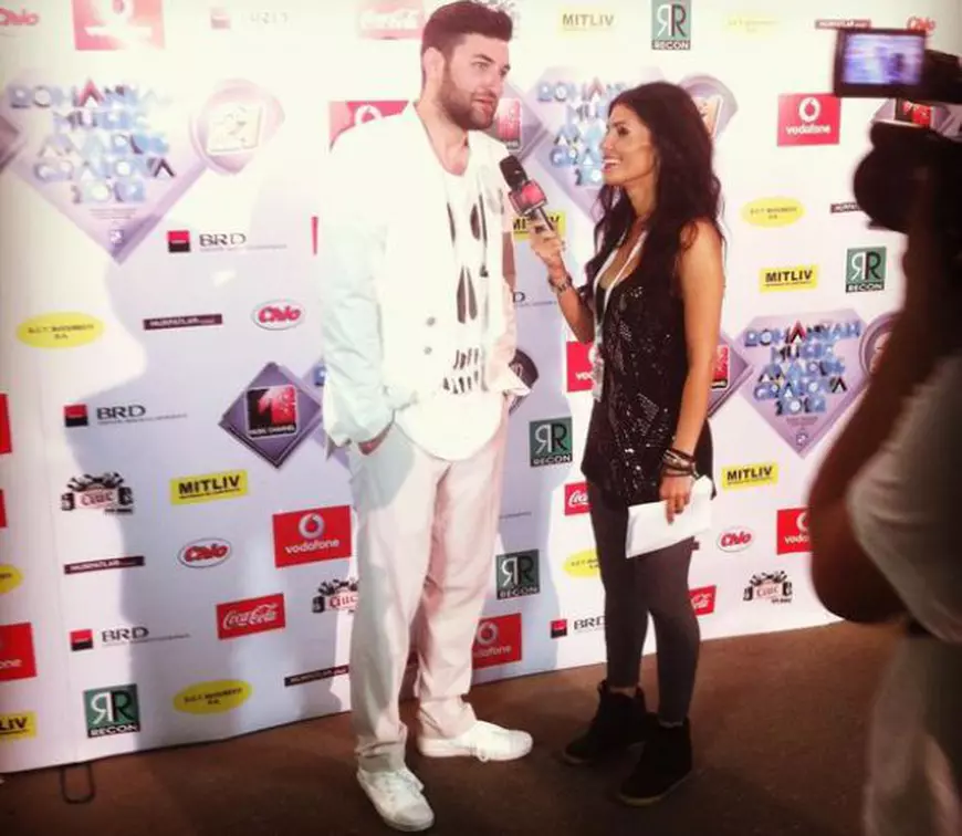 Sanziana este fosta iubită a lui Smiley