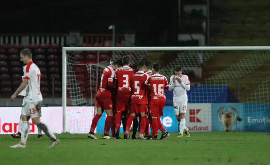 Fotbaliştii lui Dinamo II s-au bucurat pentru că au restabilit rapid egalitatea în meciul de cupă cu Dinamo. (FOTO: Vlad Chirea)