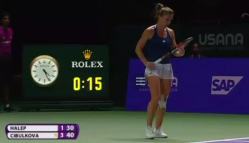 Simona Halep are genunchiul stâng bandajat
