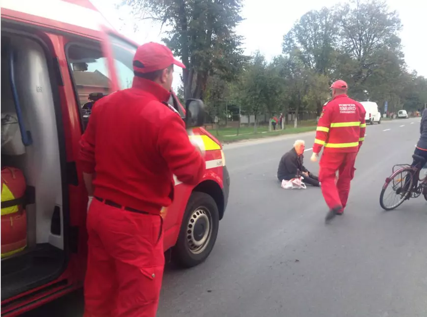 Bătrân bătut în plină stradă