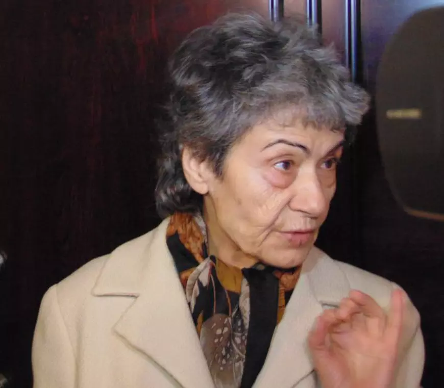 Femeia locuiește în fostul apartament al bărbatului arestat pentru tentativă de omor