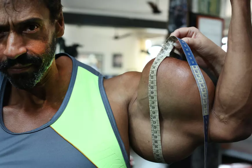 Incredible Bulk: Bodybuilder Injects Oil Into Enormous Muscles