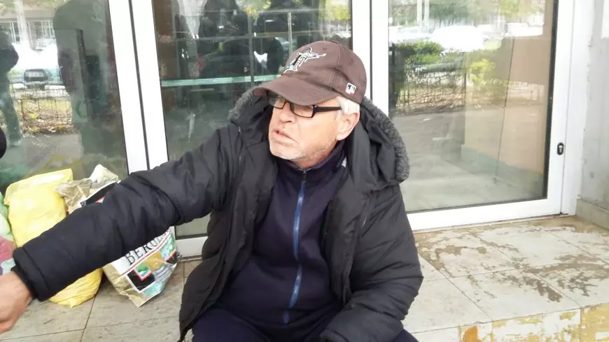 Doi oameni au fost incendiați în stradă