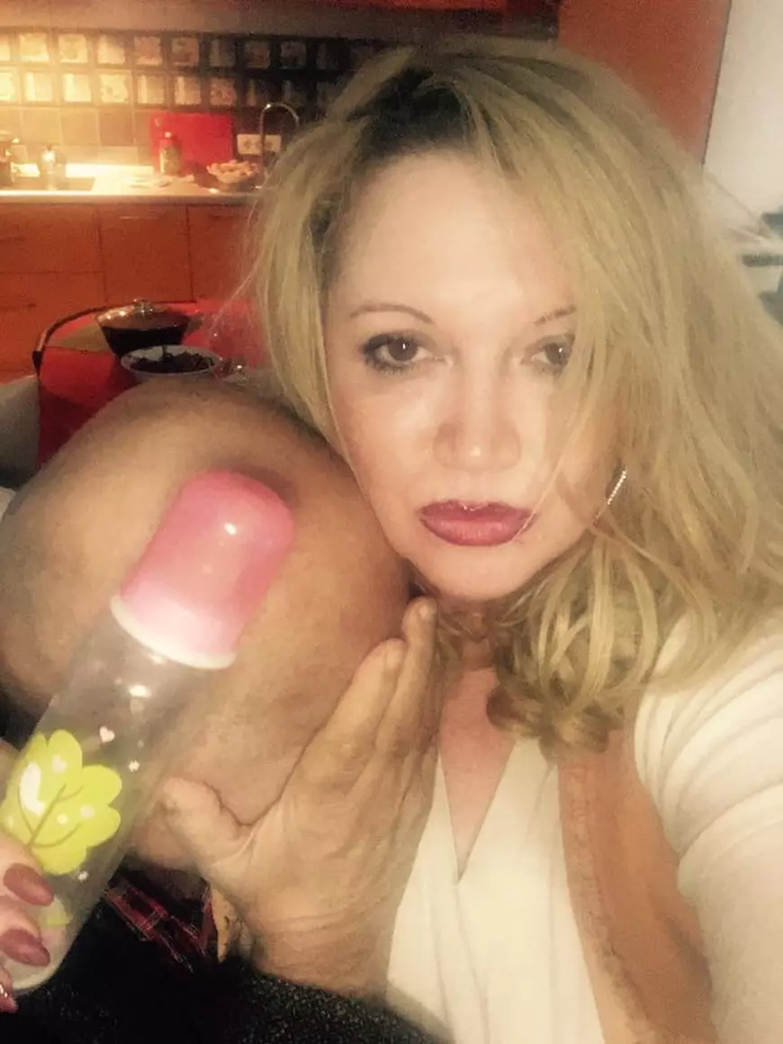 Oana îl pune într-o situație jenantă pe Viorel Lis. încearcă să-l hrănească cu biberonul