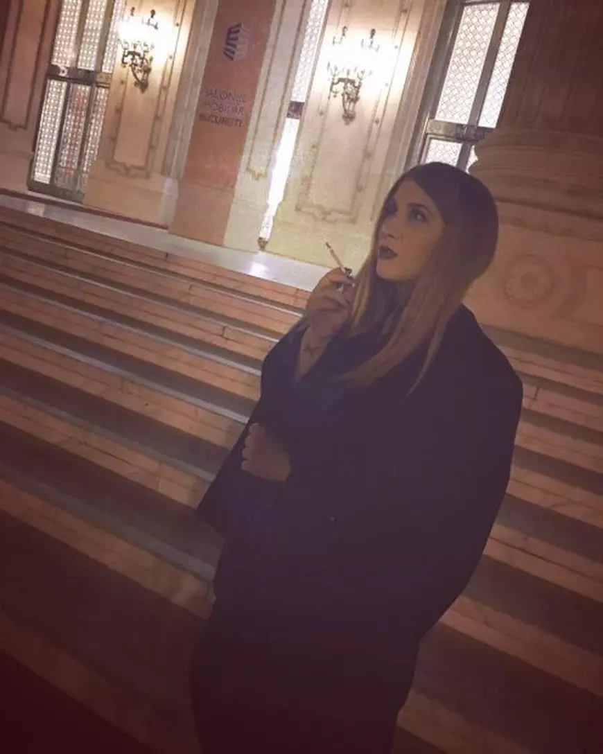 Adda nu renunță la țigări