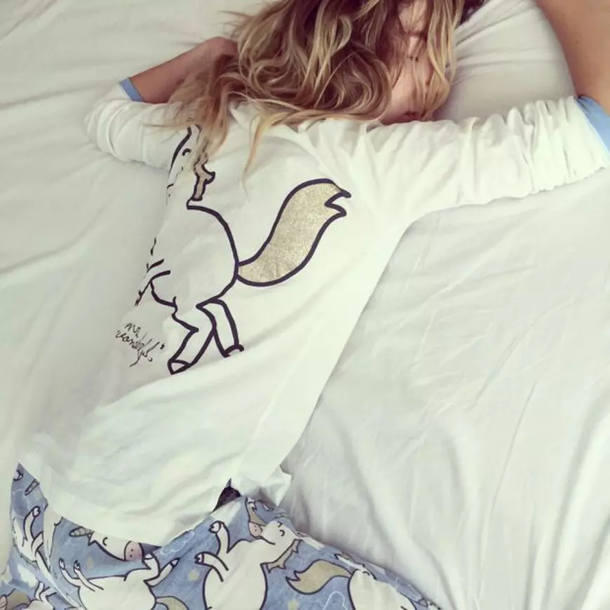 Răzvan Simion și-a pozat iubita în timp ce dormea. Lidia Buble, într-o ipostază rară