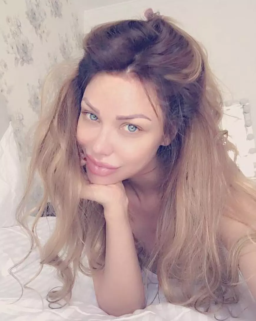 Bianca Drăgușanu, complet nemachiată. Noaptea e zi pentru ea