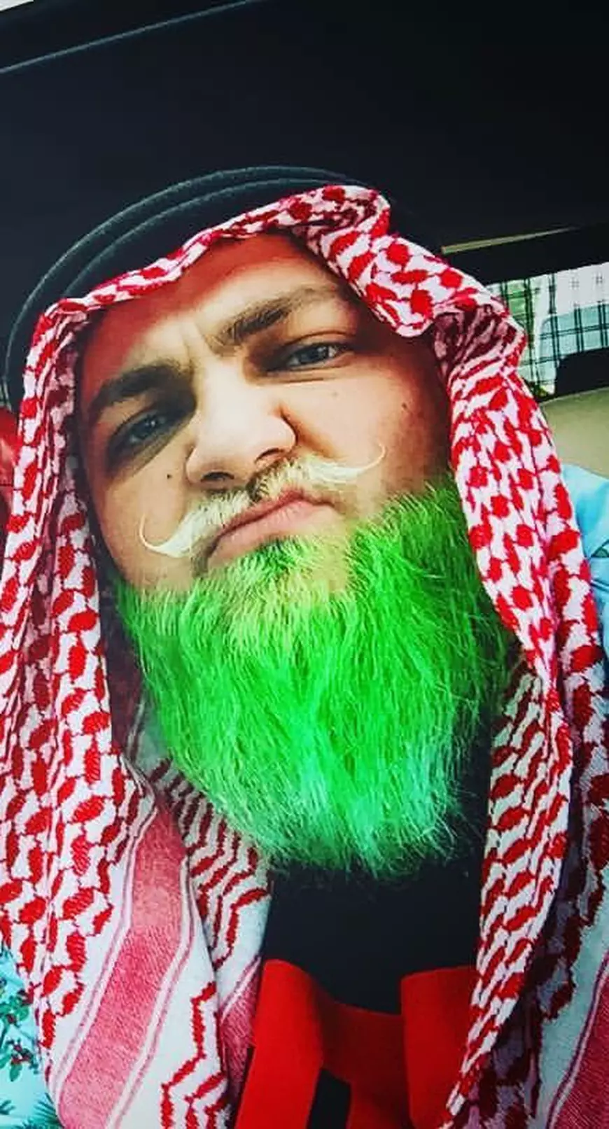 Premieră Libertatea.ro. Boier Bibescu şi Alex Velea s-au întors cu un hit “Monstru”