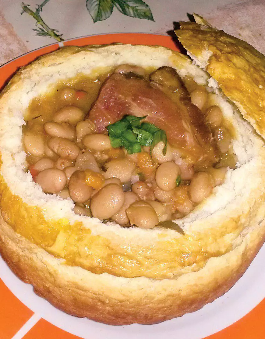 Rețete de fasole. Rețetă de fasole în bol de pâine