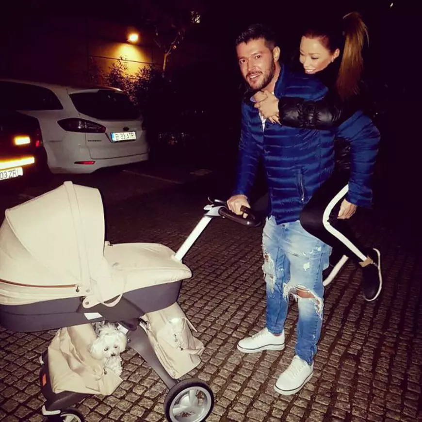 Tabloul perfect de familie. Bianca și Victor Slav și-au scos fetița la plimbare