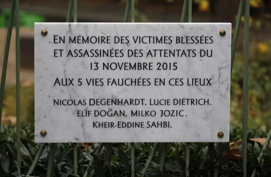 A treia placa a fost dezvelită la barul 'A La Bonne Bierre'