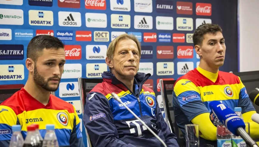 Florin Andone, Christoph Daum şi Costel Pantilimon (de la stânga), în timpul conferinţei de presă din Rusia. (FOTO: frf.ro)
