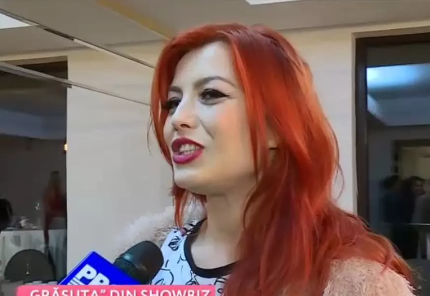 Elena Gheorghe, zâmbitoare la un interviu