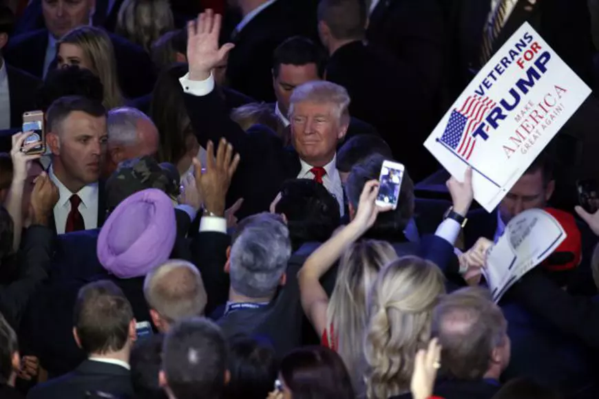 Donald Trump își salută susținătorii, după ce a devenit noul președinte al SUA 