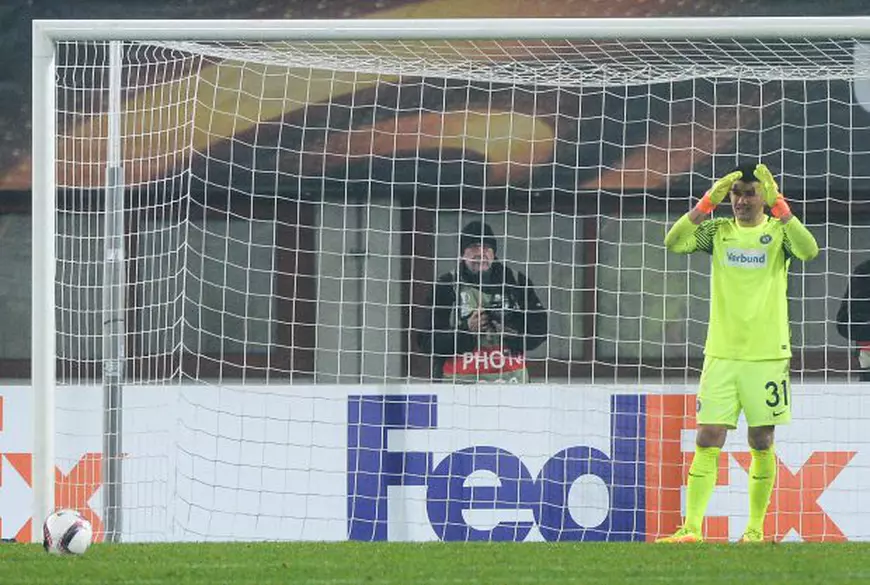 epa05646220 Austria Vienna's Osman Hadzikic after the UEFA Europa League group E match between Austria Vienna and Astra Giurgiu at the Ernst Happel Stadium in Vienna, Austria, 24 November 2016. EPA/CHRISTIAN BRUNA