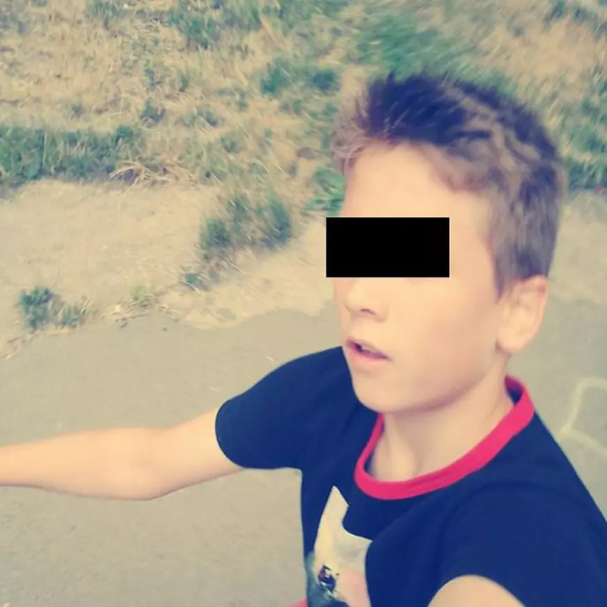 Un băiat a căzut pe un bloc turn din Deva