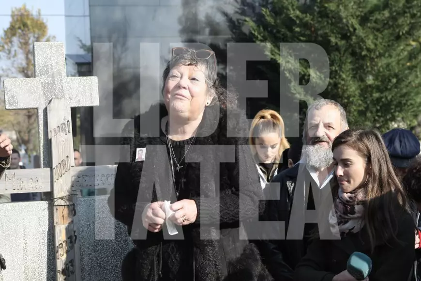 Anca Pandrea i-a făcut parastas lui Iurie Draie. Ce a apărut lângă bustul sculptat în memoria actorului