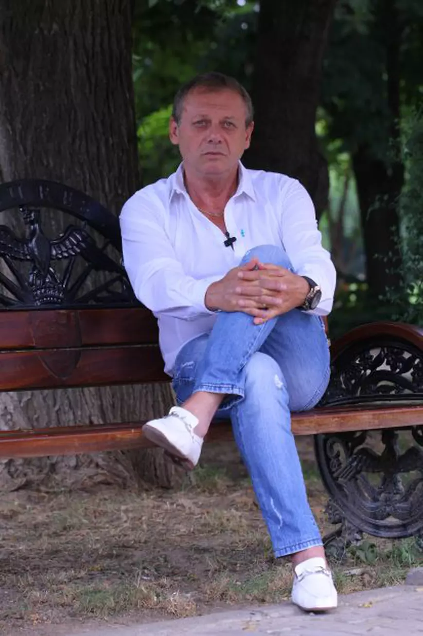 Ilie Balaci, raspunde intrebarilor in timpul unui interviu acordat, joi 21 iunie 2012, Evenimentului zilei.