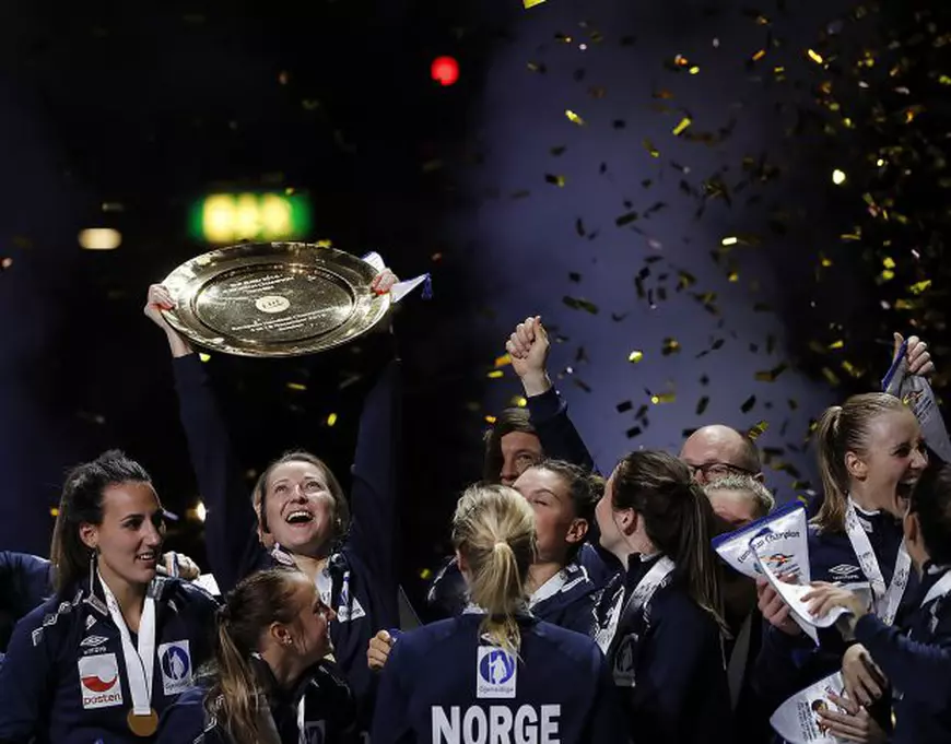 EURO2016-awarding_ceremony-photo-uros_hocevar20161218_05_344638_5856e6cc3