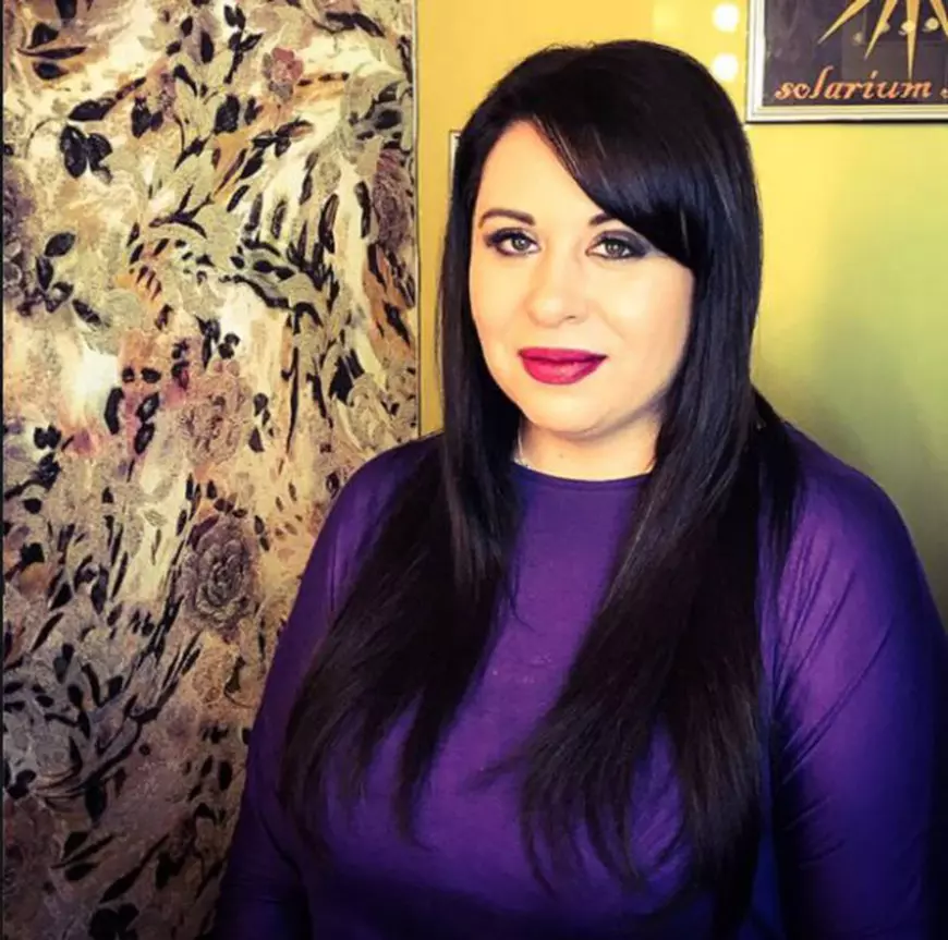 Oana Roman s-a făcut brunetă și și-a pus extensii. 