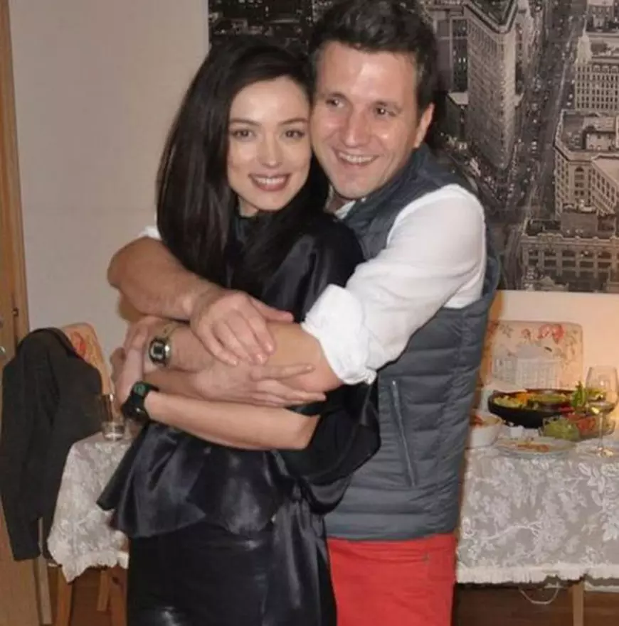 andi_moisescu_olivia_steer-1011x1024