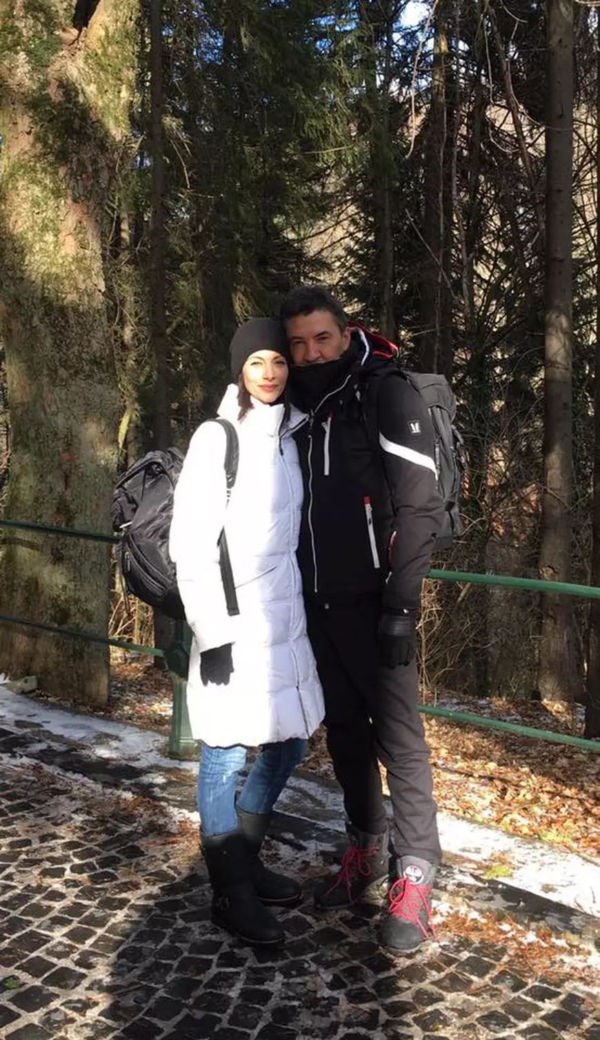 Andreea Berecleanu a plecat în vacanță. Petrece cu soțul la munte