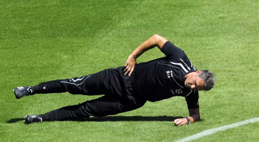 epa03289514 SC Heerenveen's new Dutch head coach Marco van Basten warms up during his team's first training session in preparation of the Dutch Eredivisie League season 2012-2013 at the Abe Lenstra Stadium in Heerenveen, Netherlands, 30 June 2012. EPA/TOUSSAINT KLUITERS