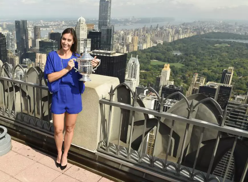 epa04928858 Flavia Pennetta of Italy poses with the Championship Trophy atop Rockefeller Plaza after defeating Roberta Vinci of Italy in the women's final on the thirteenth day of the 2015 US Open Tennis Championship at the USTA National Tennis Center in Flushing Meadows, New York, USA, 13 September 2015. The US Open runs through 13 September, which is a return to a 14-day schedule.  EPA/DANIEL MURPHY