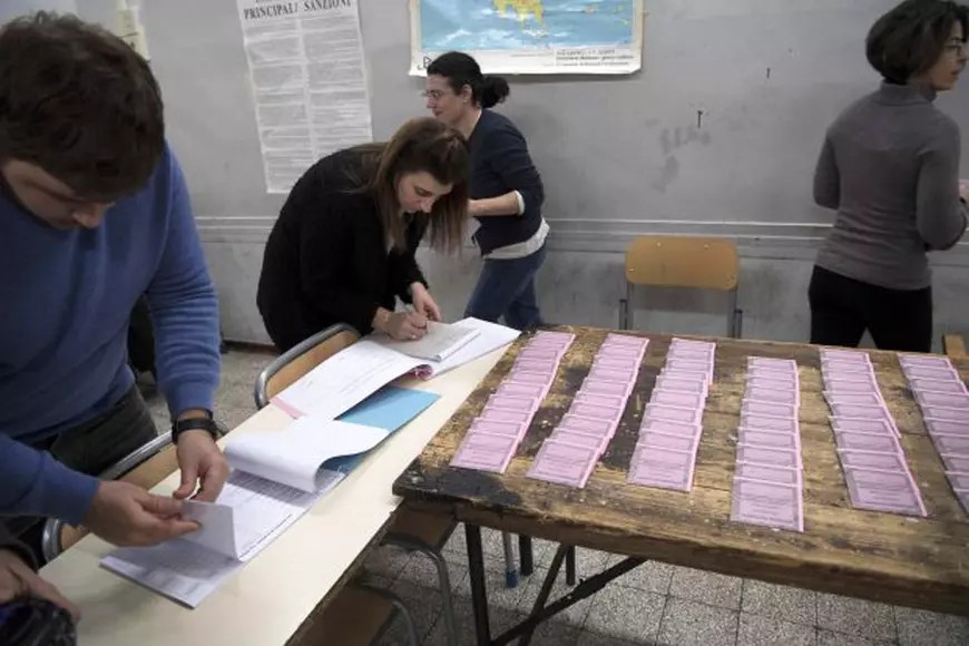 Secție de votare, referendum în Italia 