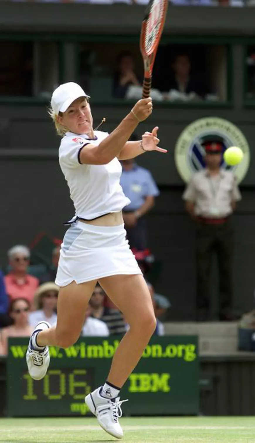 WIM27 - 20010705 - LONDON, UNITED KINGDOM : Belgian Justine Henin plays a forehand during her semi final match against US player Jennifer Capriati at the All England Tennis Championships in Wimbledon, Thursday 05 July 2001. Henin won 2-6, 6-4, 6-2. EPA PHOTO EPA/GERRY PENNY