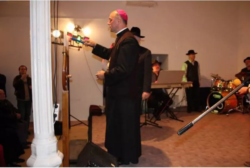 Hanuka tine opt zile in familiile iudaice