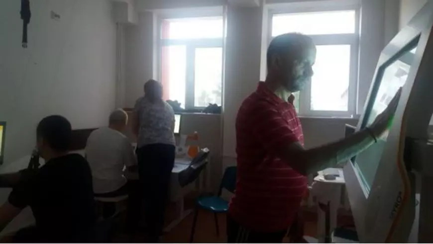 Tratament revoluționar pentru pacienții cu pareze la mâini, la Iași. Un robot cumpărat de Spitalul de Recuperare redă speranța sutelor de bolnavi