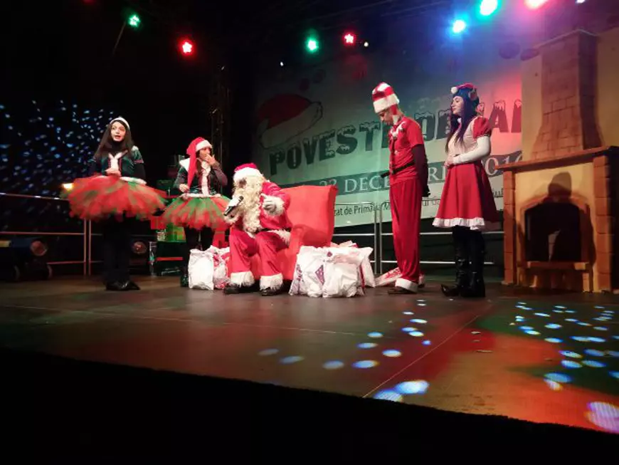 Aglomerație la Galați pentru primirea lui Moș Crăciun. Sute de copii s-au îmbulzit ca să-l vadă