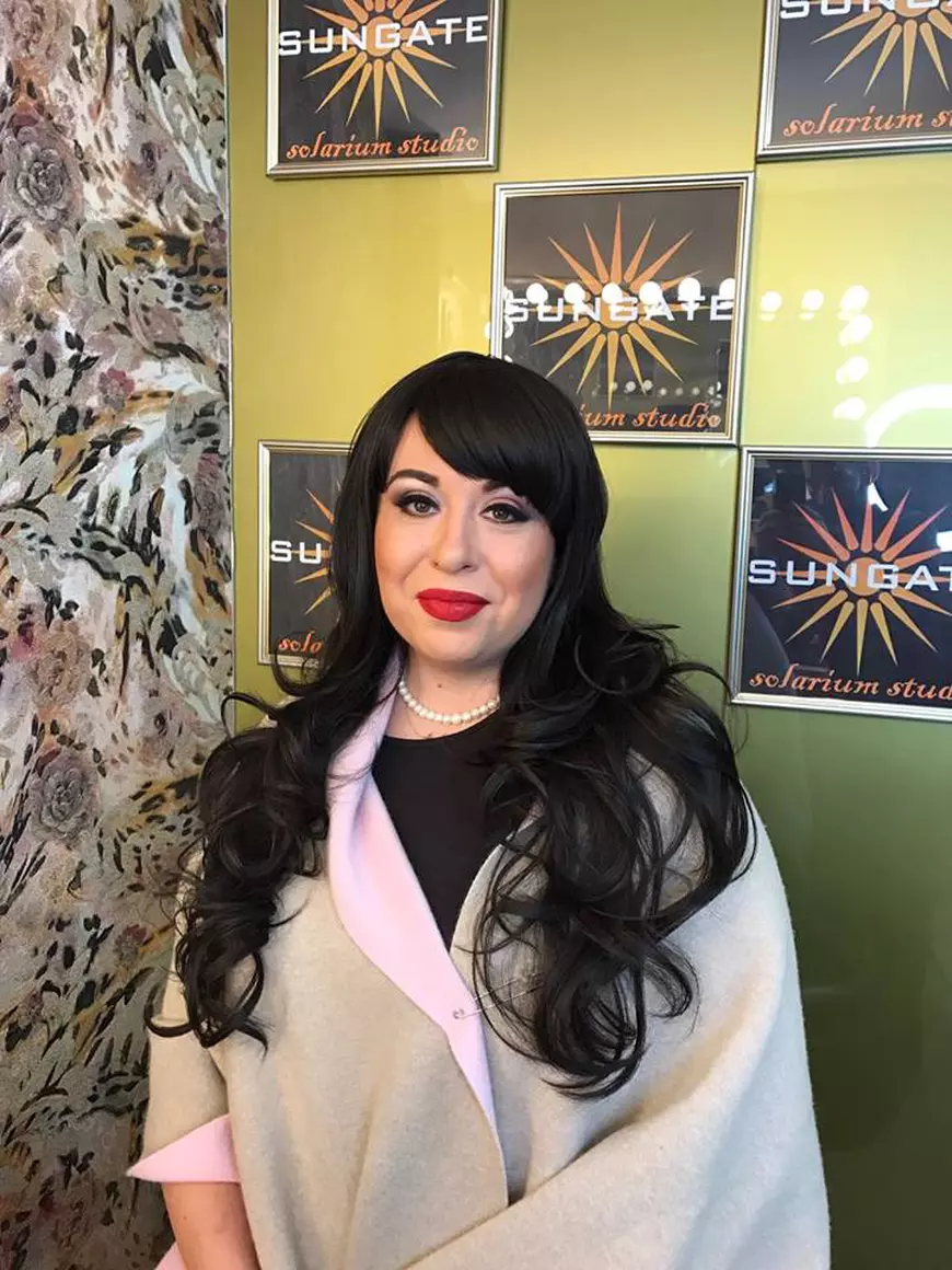 Oana Roman e brunetă: și-a pus perucă