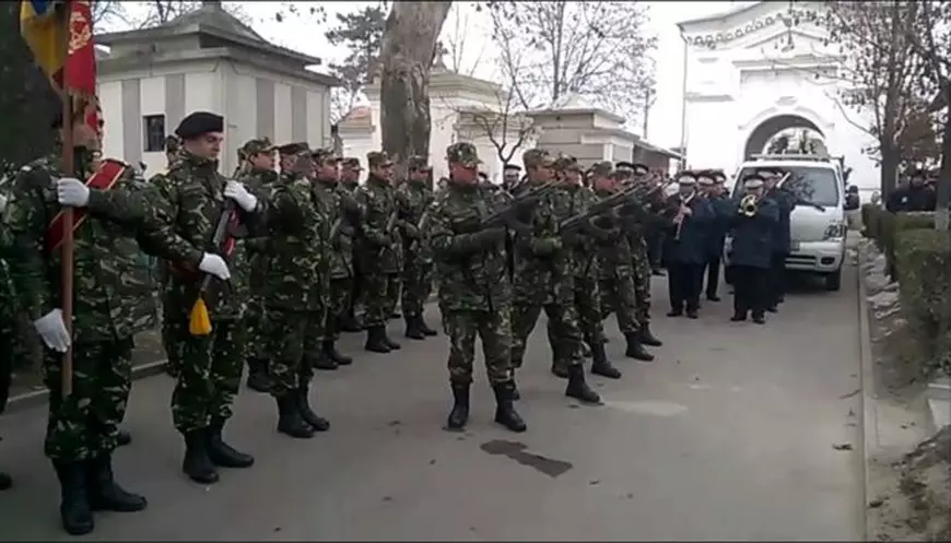 Zi de doliu în Argeș pentru înmormântarea lui Constantin Stroe. Fostul director al uzinei Dacia, condus pe ultimul drum