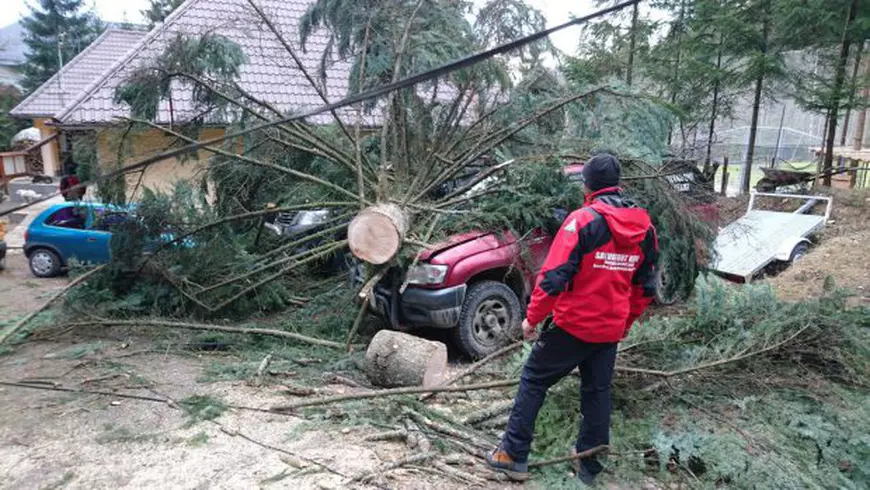 Salvamontiștii din Neamț au rămas fără mașini