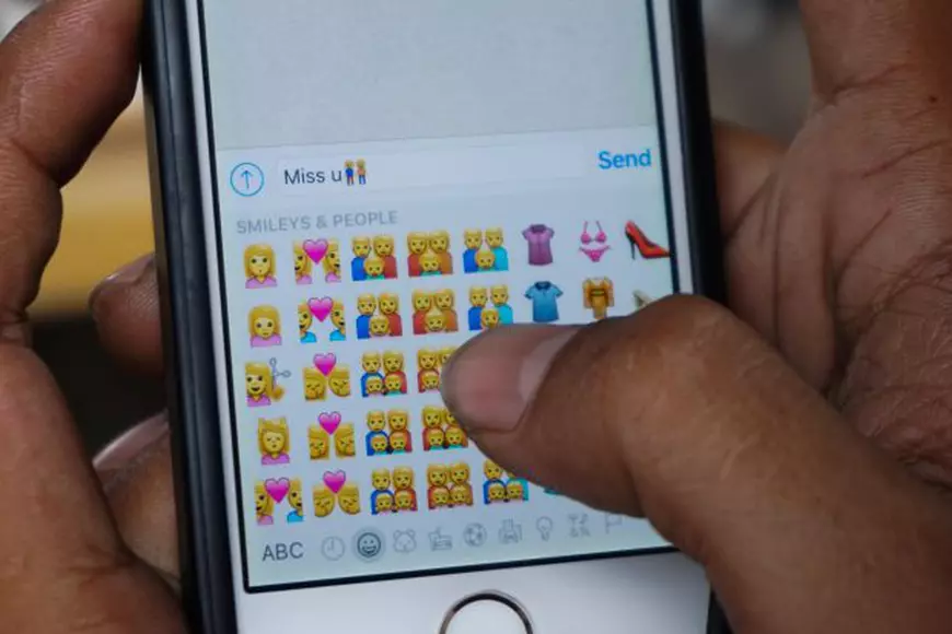 O companie din Londra caută un traducător de emoji 