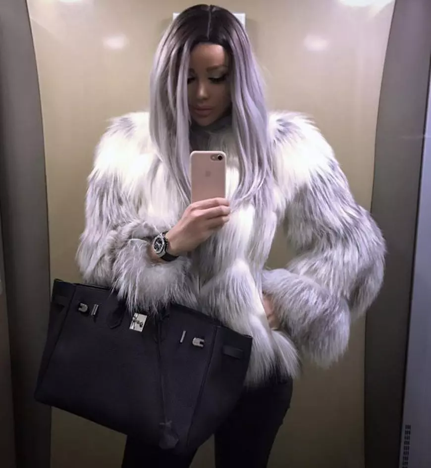 Bianca Drăgușanu și-a schimbat look-ul. S-a asortat perfect cu haina de blană