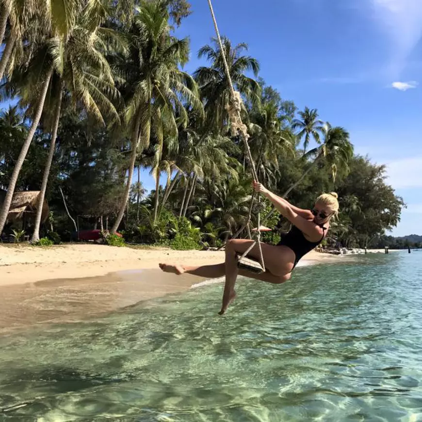 Delia s-a dat în spectacol în Thailanda. 