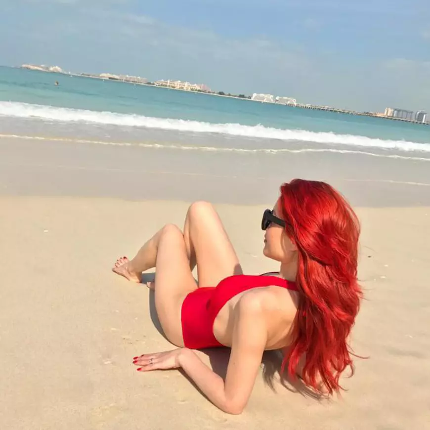 Elena Gheorghe s-a pozat sexy în Dubai. Fanii au observat imediat detaliul